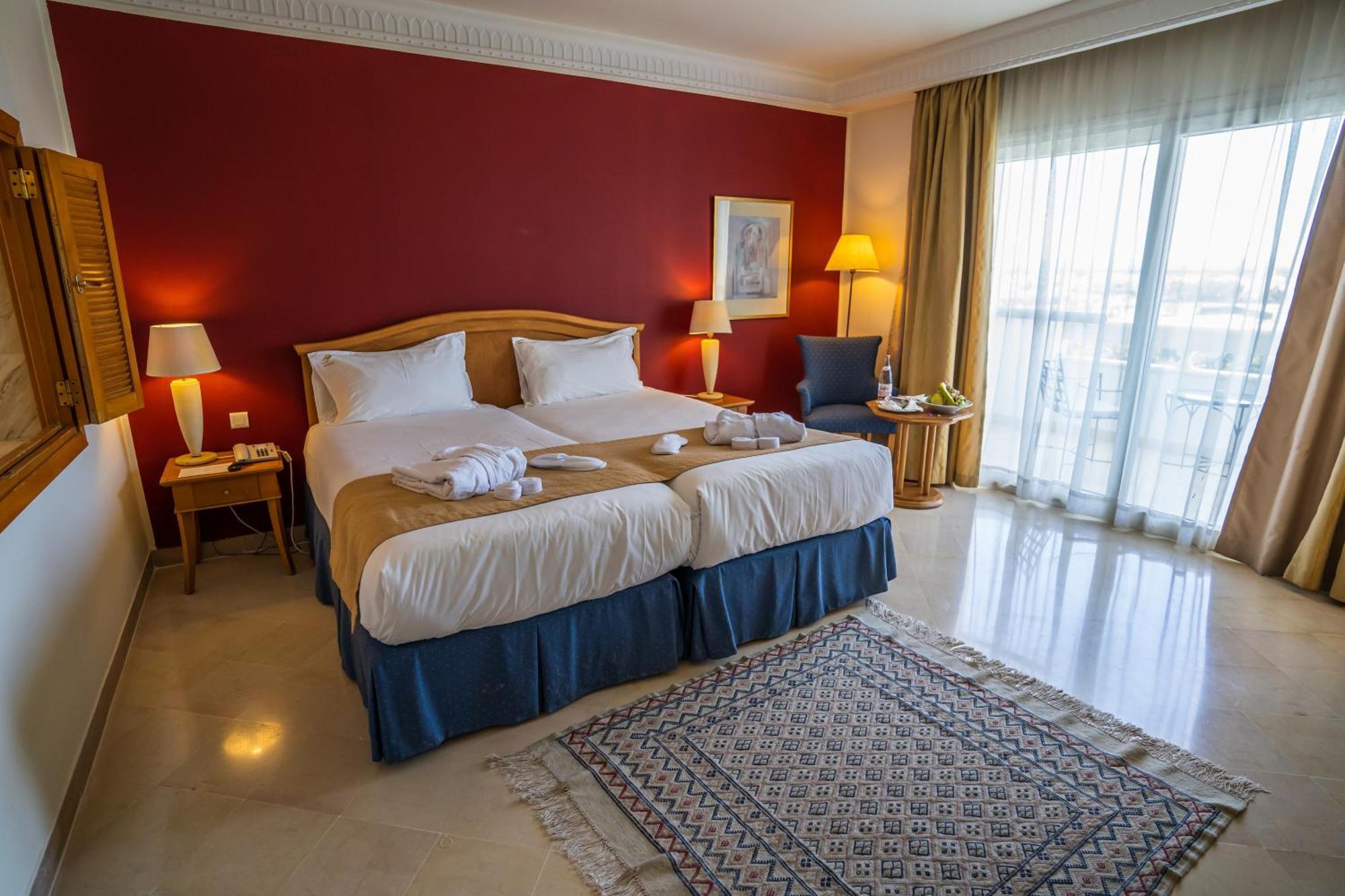 Chambre Double - Vue sur Piscine